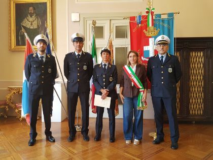 SALVARONO UN UOMO IN ARRESTO CARDIACO IN VIALE DELLA VITTORIA: ENCOMIO SOLENNE A TRE AGENTI DELLA POLIZIA LOCALE