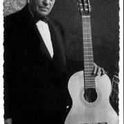 002_MOZZANI CON UNA CHITARRA SPAGNOLA (Archivio Storico Comunale di Cento)
